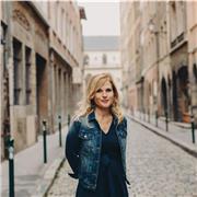 Enseignante donne des cours de français